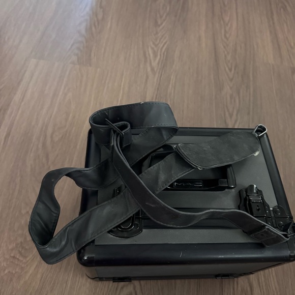 MAC Black gray Makeup Case - Picture 11 of 16